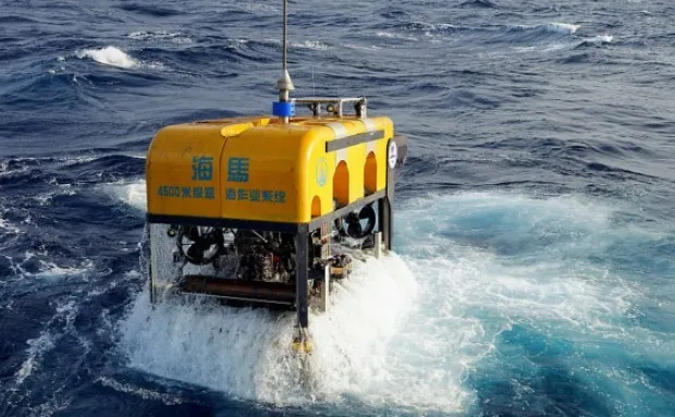 Tàu lặn điều khiển từ xa mang tên Seahorse làm nhiệm vụ thăm dò băng cháy dưới biển.