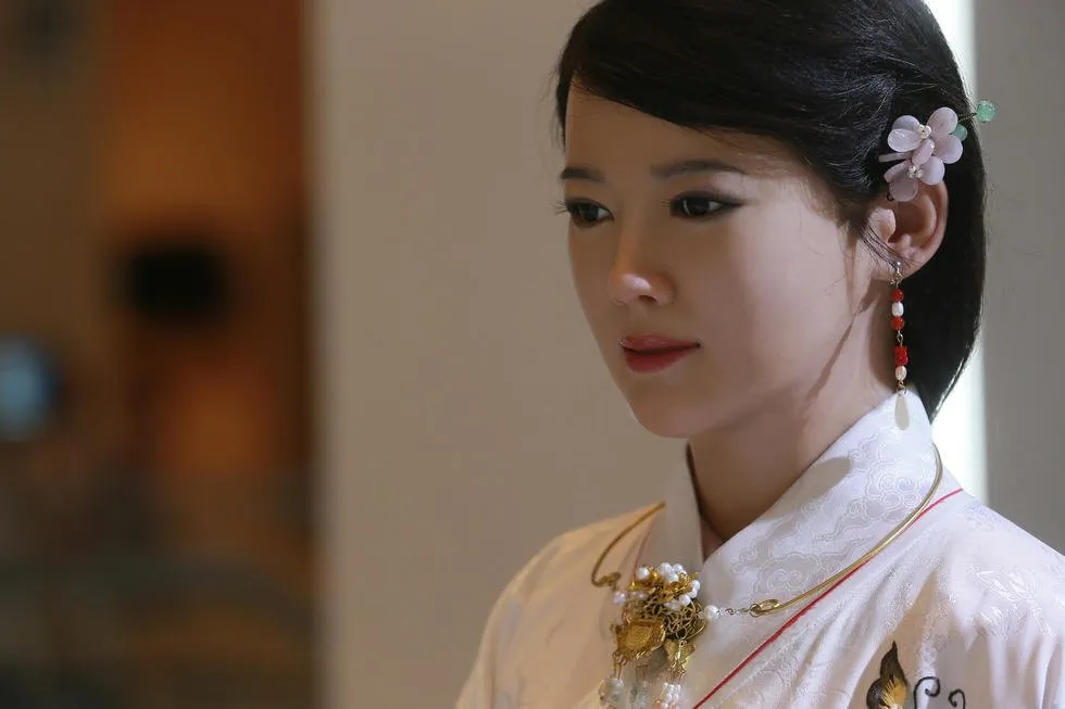 Robot Giai Giai xuất hiện tại Diễn đàn Davos hè 2016 do Đại học Bách khoa Trung Quốc chế tạo trong 3 năm.