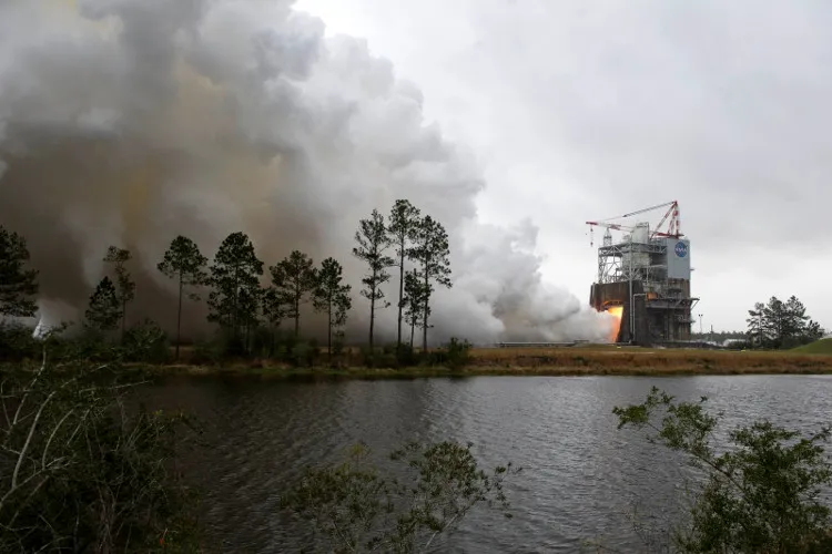 NASA đã thử nghiệm thành công động cơ tên lửa RS-25.