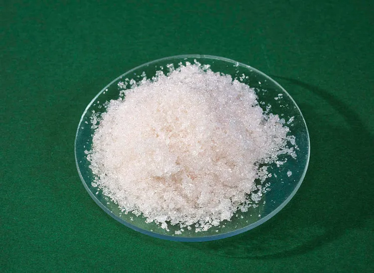 Phenol ở dạng rắn.