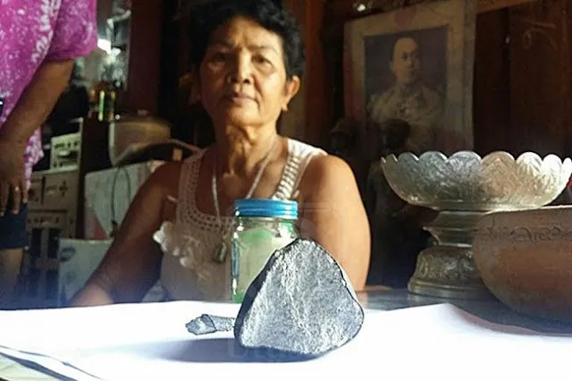 Cô chủ nhà và viên thiên thạch.