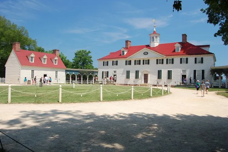 Năm 1761, Tổng thống Washington được thừa kế Mount Vernon. Trong vài năm tiếp theo, ông đã mở rộng tài sản thừa kế từ gia đình từ 2.000 mẫu Anh lên 8.000 mẫu Anh