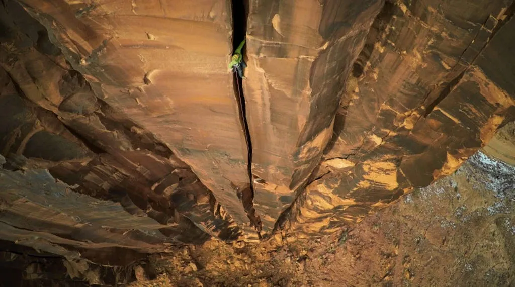 Ảnh chụp vách đá cheo leo ở Moab, bang Utah (Mỹ)