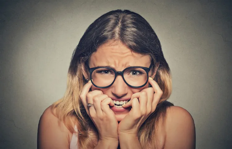 Cắn nhầm vì hàm lệch thường xuyên tái diễn, thậm chí có thể thành mãn tính.
