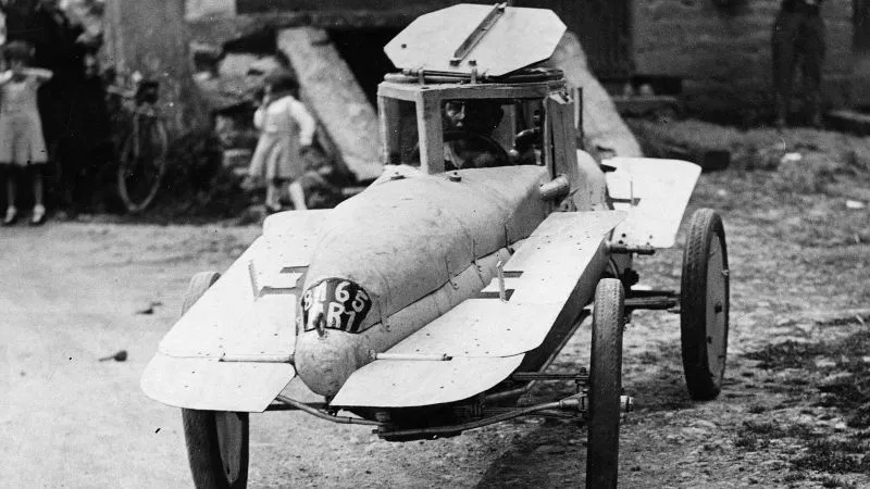 Một chiếc xe hơi kiêm tàu ngầm, phát minh bởi Michel Andre vào năm 1937.
