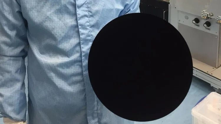 Vantablack có độ cứng gấp 10 lần thép.