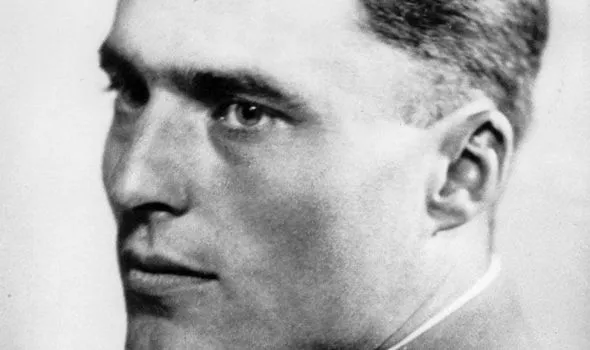 Đại tá Stauffenberg, người đã mang cặp tài liệu có chất nổ vào "Hang sói" để ám sát Hitler.