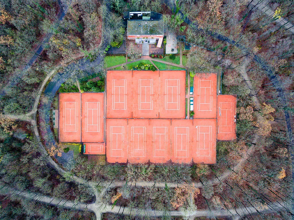 Sân tennis trong quận Bransfeld, thuộc thành phố Cologne, Đức.