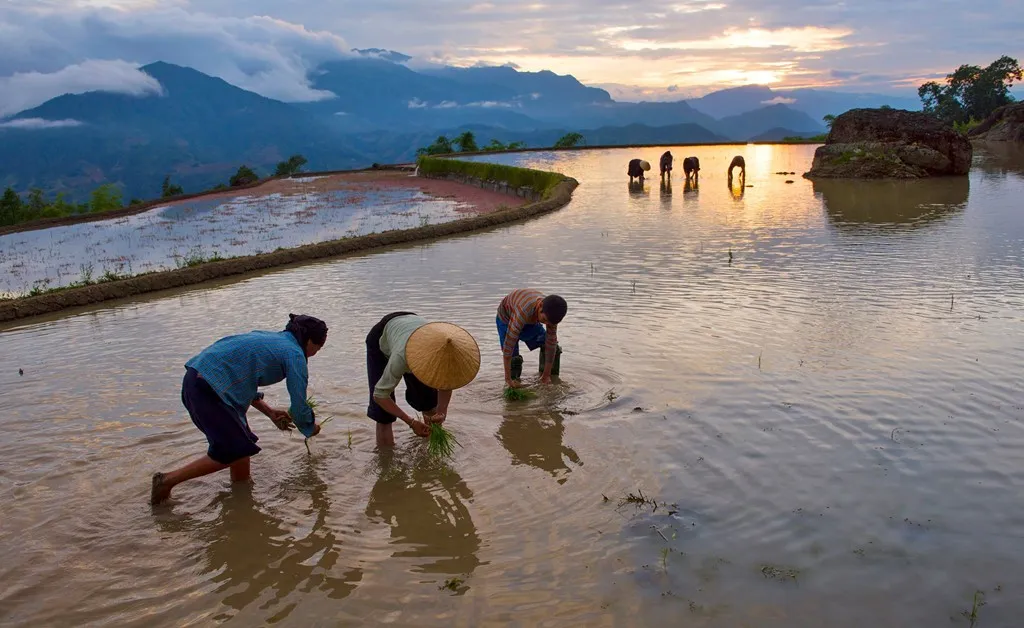 Đồng bào dân tộc nơi đây vẫn giữ nguyên bản sắc, từ trang phục đến nét văn hóa, tập tục và cả sự chân chất, hồn nhiên, hiếu khách.