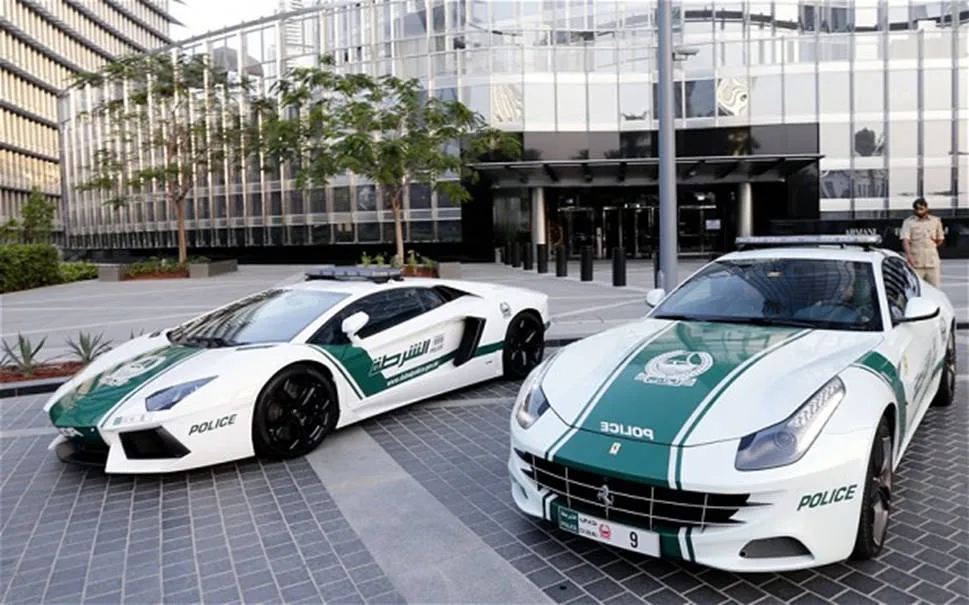Dubai là nơi duy nhất trên thế giới sử dụng siêu xe như Lamborghini, Ferrari hay thậm chí cả Bugatti làm xe cảnh sát, hoặc đôi khi chỉ để làm taxi.