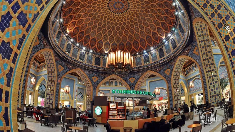 Du khách khi tới Dubai đều choáng ngợp bởi đây đơn giản chỉ là một cửa hàng Starbucks thông thường.