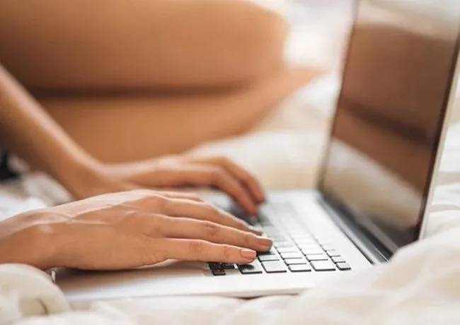 Xem phim khiêu dâm khoảng vài lần một tháng sẽ khiến người xem kém sùng đạo hơn theo thời gian.