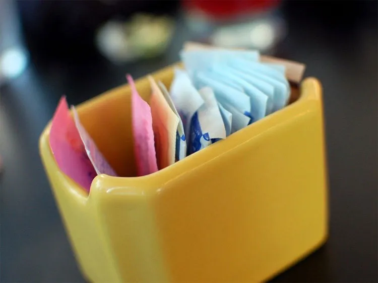 Chất tạo ngọt nhân tạo thường là hợp chất hóa học, không thực sự là một thực phẩm.
