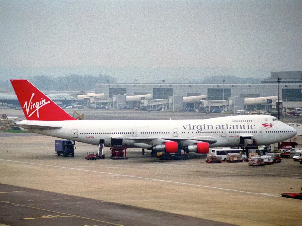 Đến thập niên 1970, hai loại tàu bay mới có thân rộng và ba động cơ của Boeing xuất hiện là Lockheed L-1011 và McDonnell Douglas DC-10.