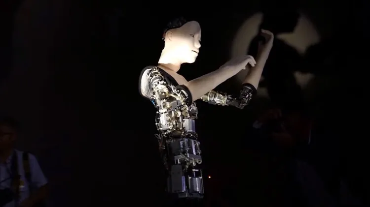 Robot Alter.