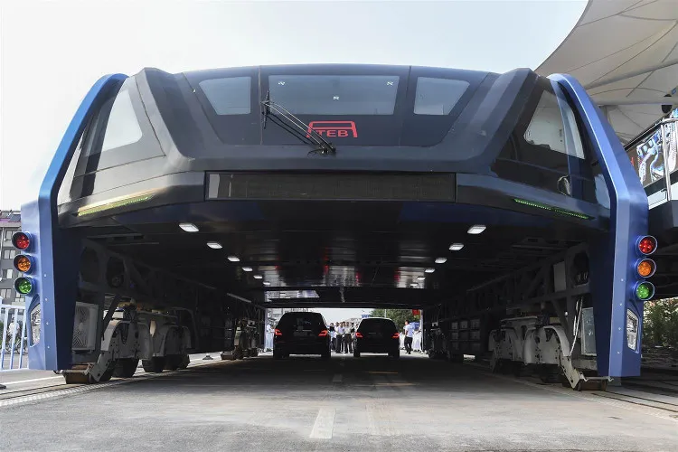 Mẫu xe buýt TEB đầu tiên được chạy thử nghiệm.