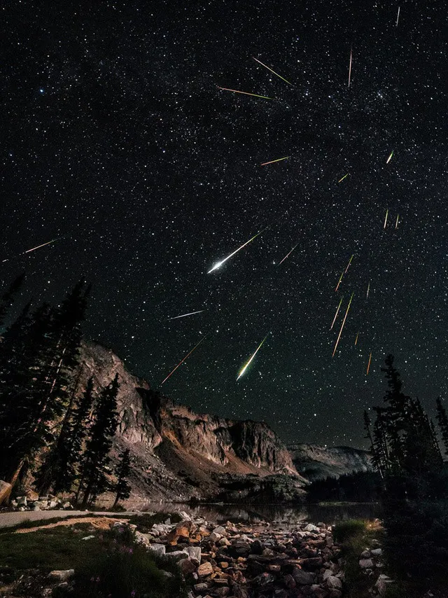 Mưa sao băng Perseids xảy ra tháng 8/2012.