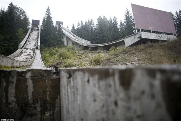 Một khu trượt tuyết bị bỏ hoang từ Thế vận hội mùa đông 1984 ở Sarajevo, trên núi Igman.