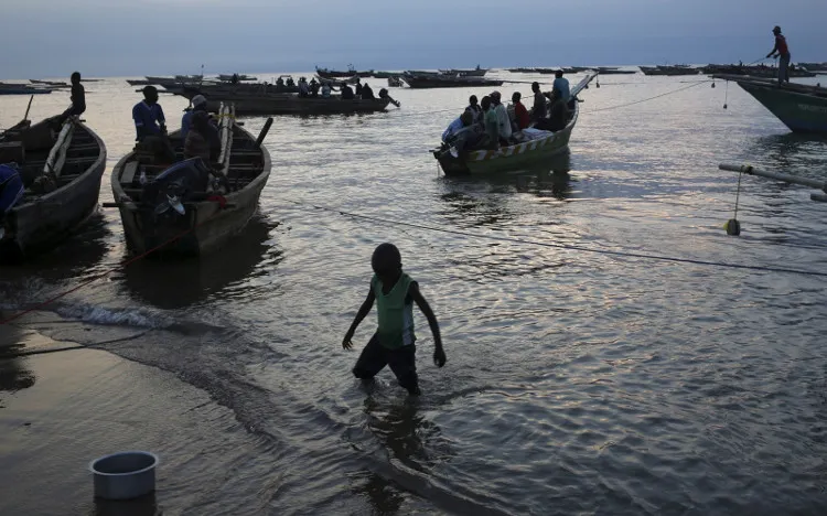 Đánh bắt cá tại hồ Tanganyika