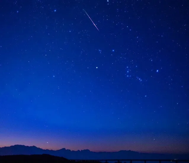 Bầu trời đêm xanh ngắt này ở Nagano (Nhật Bản) như chào đón mưa sao băng Perseids ghé thăm mình.