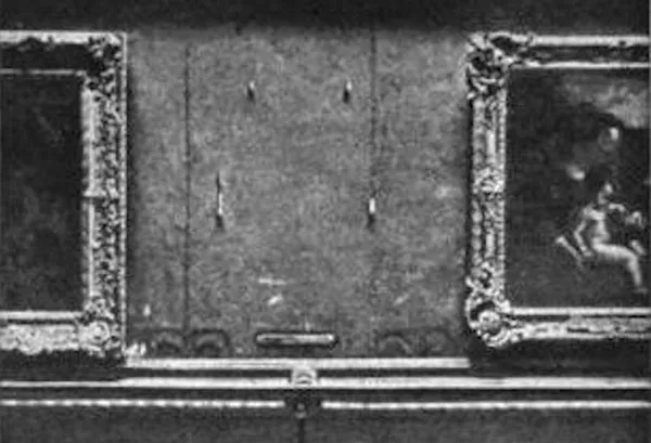 Vị trí treo bức họa Mona Lisa sau khi bị trộm.