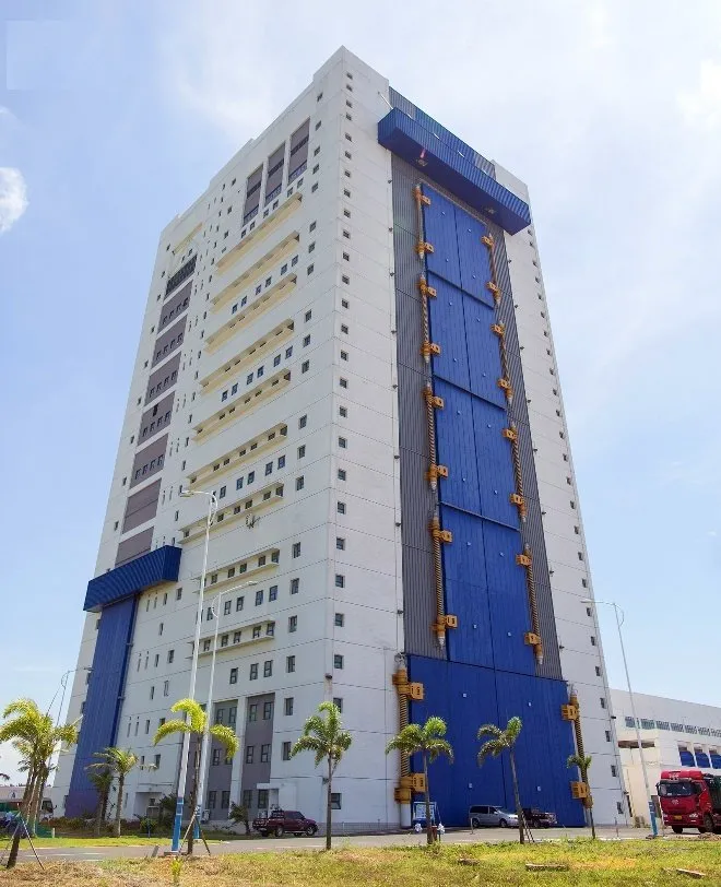Xưởng lắp ráp tên lửa CZ-5 cao 99,4 mét, có 14 tầng trên mặt đất và một tầng hầm.