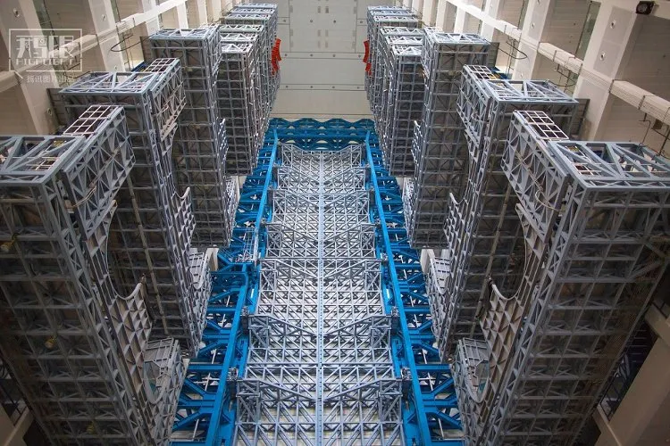 Trang thiết bị trong xưởng lắp ráp.