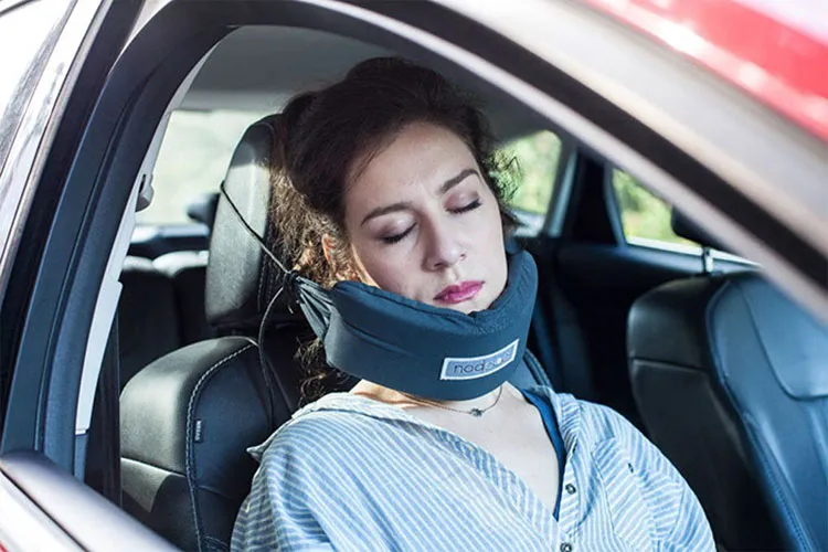 Chiếc gối Nodpod sẽ giúp bạn có giấc ngủ tốt hơn khi đi máy bay hay ô tô.