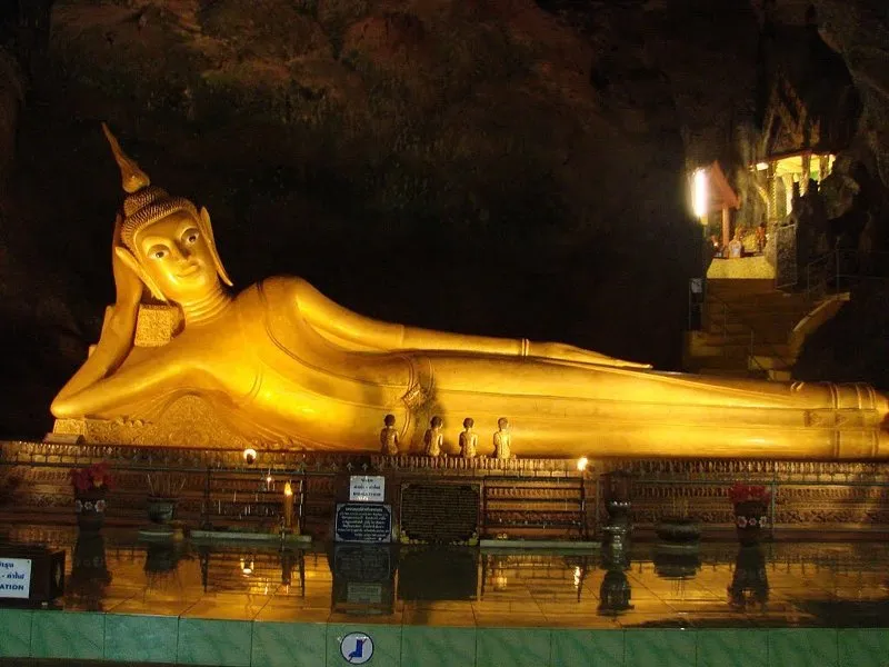 Tượng Phật nằm - Thủ đô Bangkok, Thái Lan.