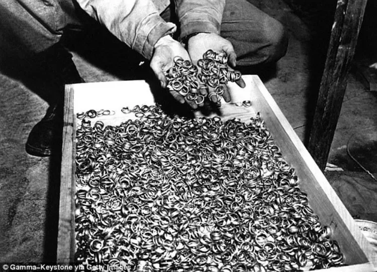 Con tàu mất tích từ năm 1945, chở những món đồ cướp được ở Breslau, Đức.