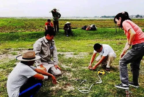 Đoàn khảo cổ đang tiến hành mở các hố khai quật tại vị trí thương cảng cổ Hội Thống thuộc xã Xuân Hội, huyện Nghi Xuân (Hà Tĩnh).