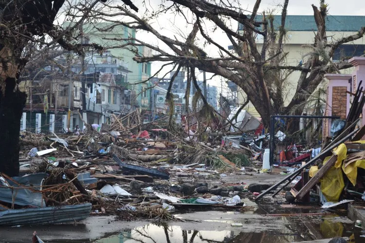 Tàn tích của một khu vực sau khi bão Haiyan quét qua.