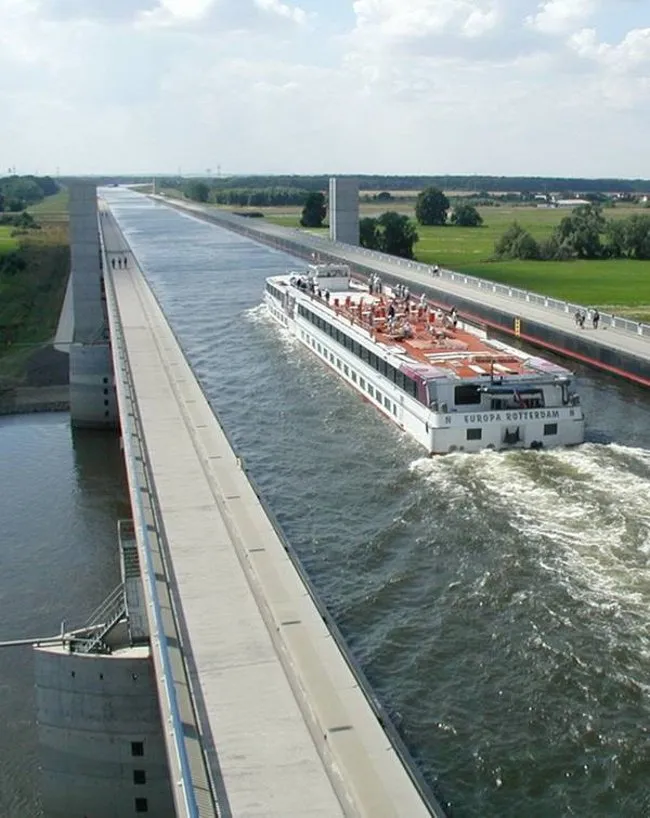 Cầu nước Magdeburg - Đức