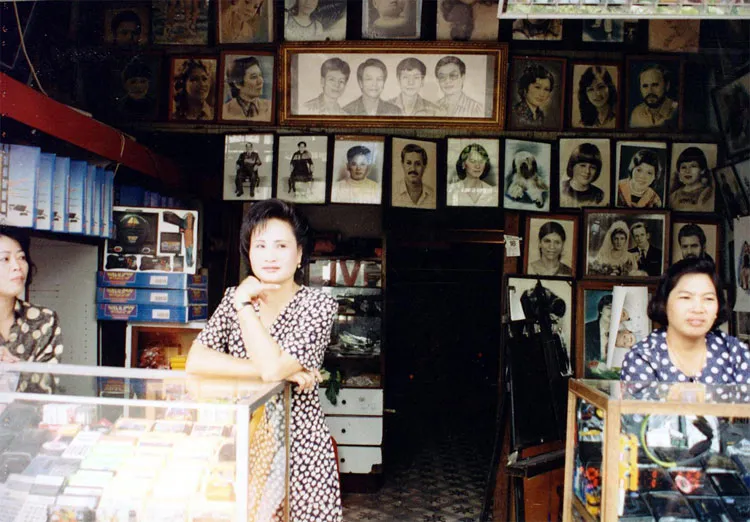 Hiệu ảnh nằm trên một ngõ nhỏ trong phố cổ Hà Nội.