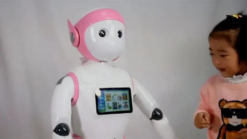 Robot iPal do công ty AvatarMind của Trung Quốc chế tạo