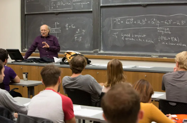 Tiết học đầu tiên của giáo sư Duncan Haldane sau khi ông nhận giải Nobel Vật lý 2016.
