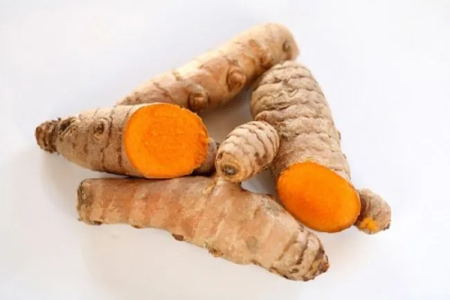Curcumin (nghệ) được nano hóa thông qua việc sử dụng đồng thời hai loại chất mang có nguồn gốc thiên nhiên là Fucoidan và Saponin Notoginseng.