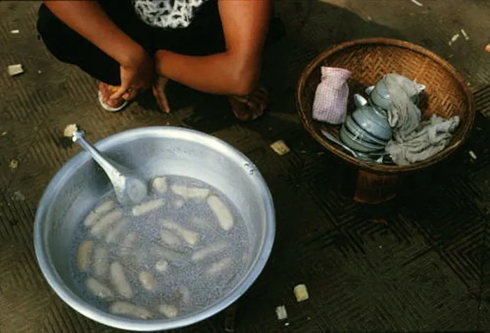 Chậu chè chuối nguyên quả hấp dẫn này sẽ khiến nhiều người phải nuốt nước miếng vì thèm.