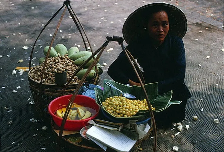 Chùm ruột, xoài ngâm là những thức quà lúc nào cũng được ưa chuộng.