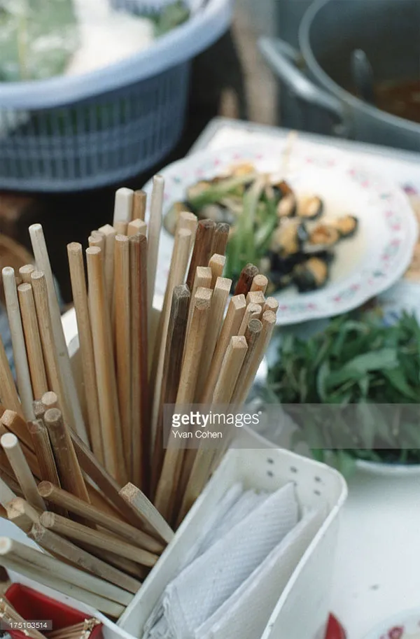 Quán bún ốc vỉa hè.
