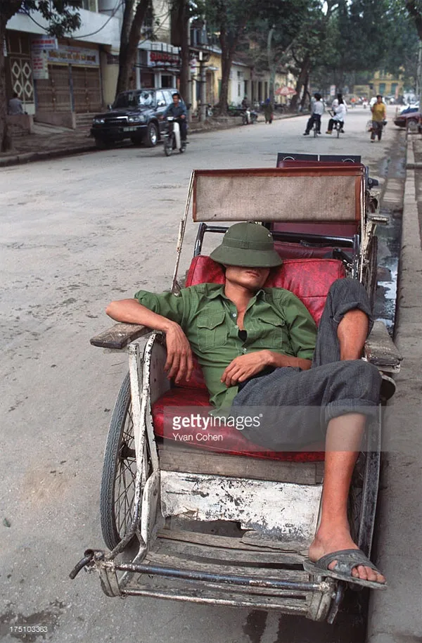 Giấc ngủ trưa của người lái xích lô.