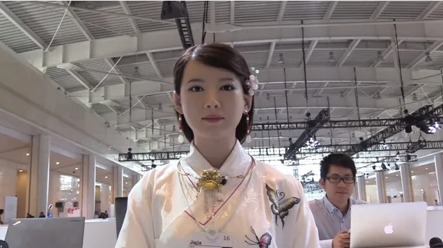 Robot Jia Jia có thể nói chuyện, bắt chước con người.