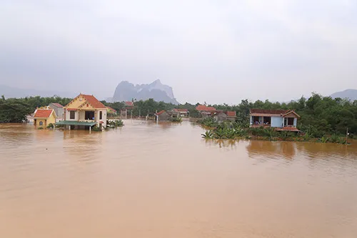 Lũ khiến hàng chục nghìn ngôi nhà ở Quảng Bình ngập sau từ 0,5 đến 3m.