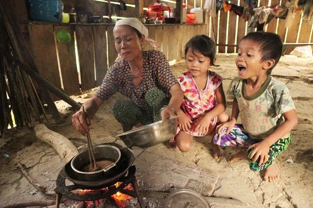 Món cơm nhúc truyền thống của dân tộc Rục với nguyên liệu chủ yếu là thân cây đoác tuốt ra thái mỏng phơi khô ăn thay cơm.
