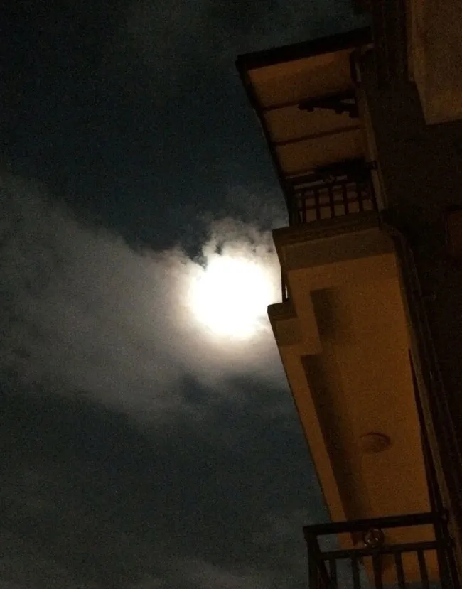 Hình ảnh siêu trăng ở Hà Nội.
