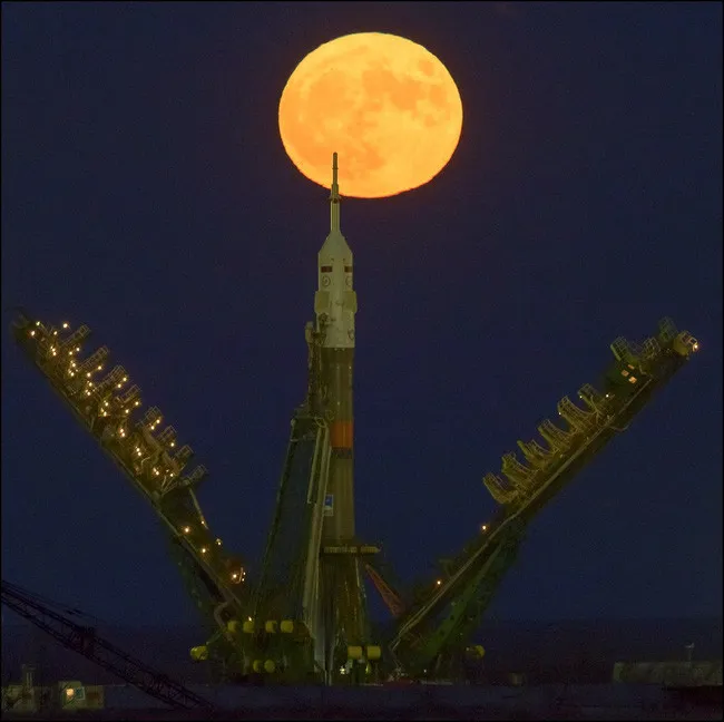 Siêu trăng tại trạm nghiên cứu của Nasa ở Baikonur, Kazakhstan.