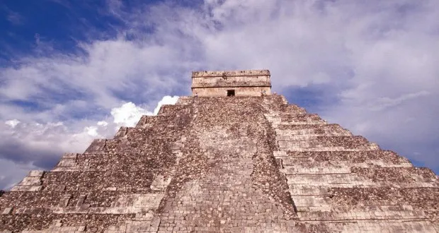 Kim tự tháp Kukulkan ở khu di tích khảo cổ Chichen Itza, bang Yucatán, Mexico.