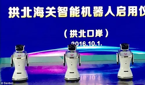 Giá của mỗi con Sanbot là 6.000 đô la Mỹ.