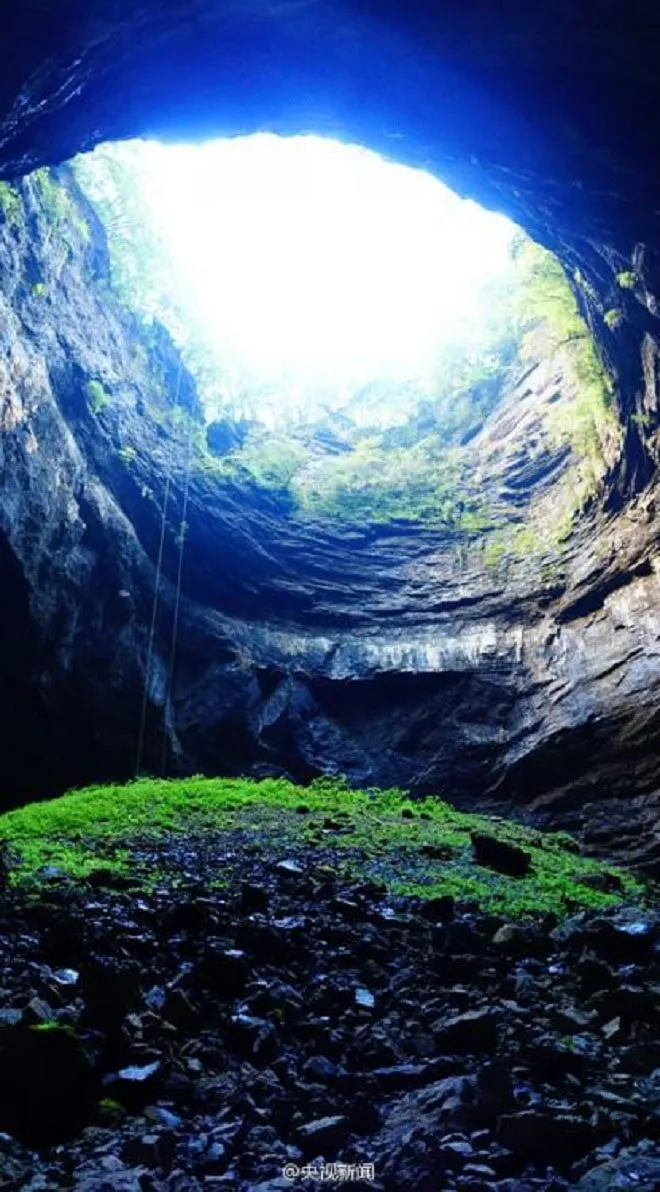 Hố sụt karst là những hố lớn, có đặc điểm địa chất đặc biệt