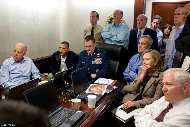 Cuộc họp của Tổng thống Mỹ Barack Obama, Phó Tổng thống Joe Biden, Bộ trưởng bộ ngoại giao Hillary Clinton.
